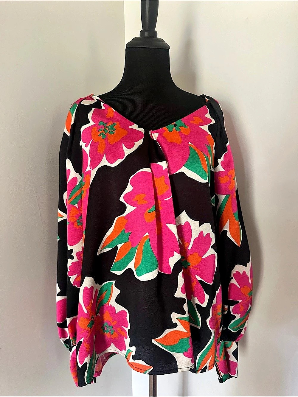 entro Floral Blouse in Black & Pink Size Large